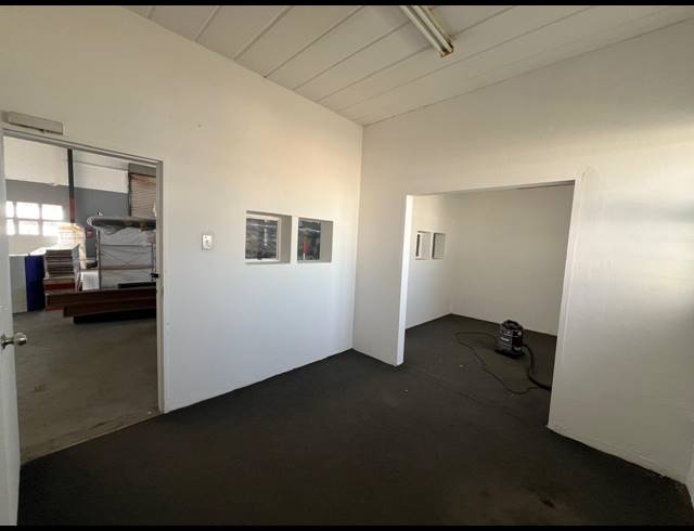 190M² WAREHOUSE TO LET IN LASER PARK